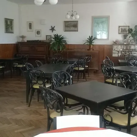 Kralicka Πανσιόν